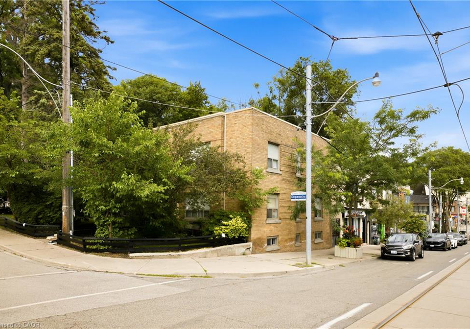 1-kingswood-road-toronto-ontario-40852139
