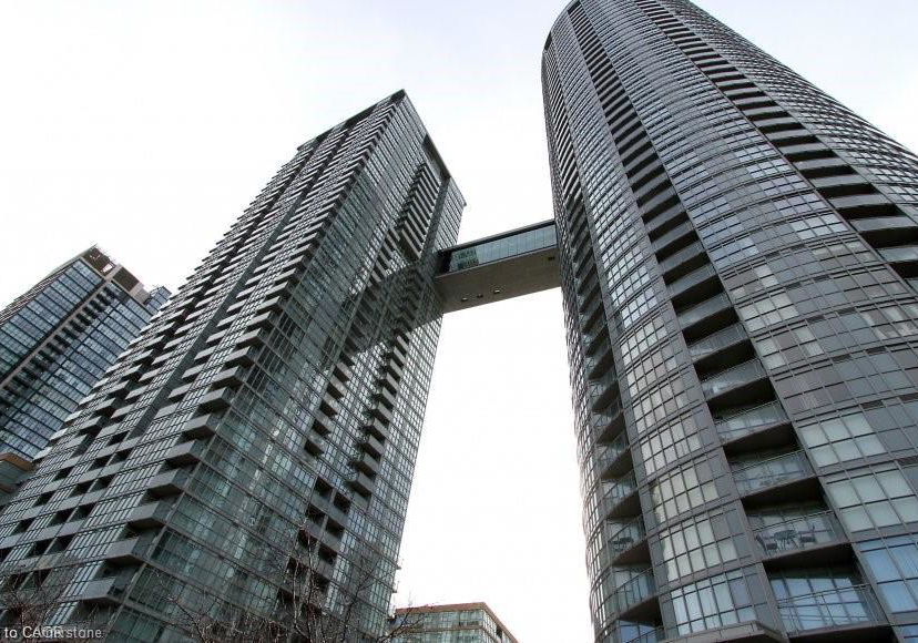 15-iceboat-terrace-toronto-ontario-40852140