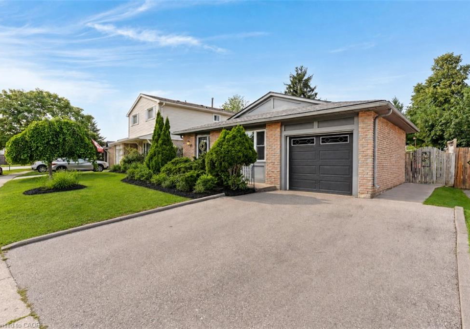 18-bismark-drive-cambridge-ontario-40852273