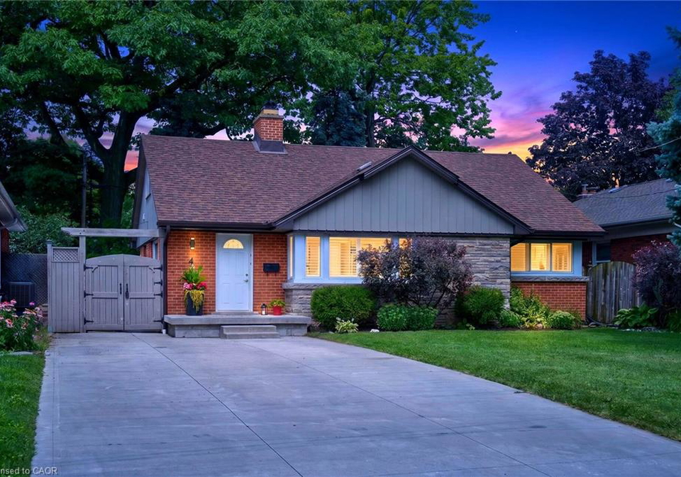 4-compton-place-hamilton-ontario-40852277