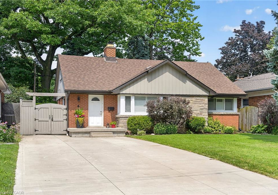 4-compton-place-hamilton-ontario-40852277