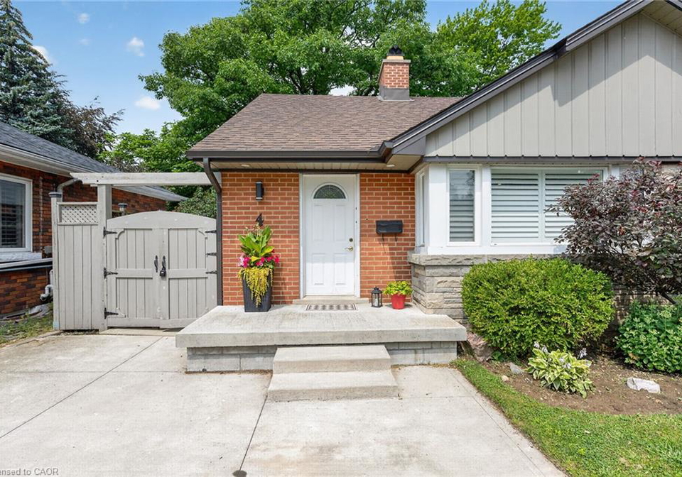 4-compton-place-hamilton-ontario-40852277