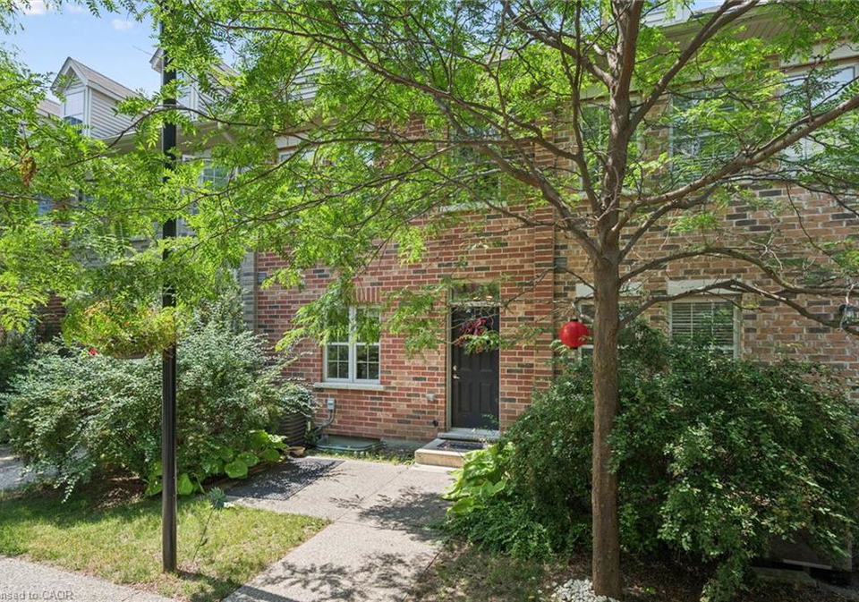 6-beatrice-lane-kitchener-ontario-40852282