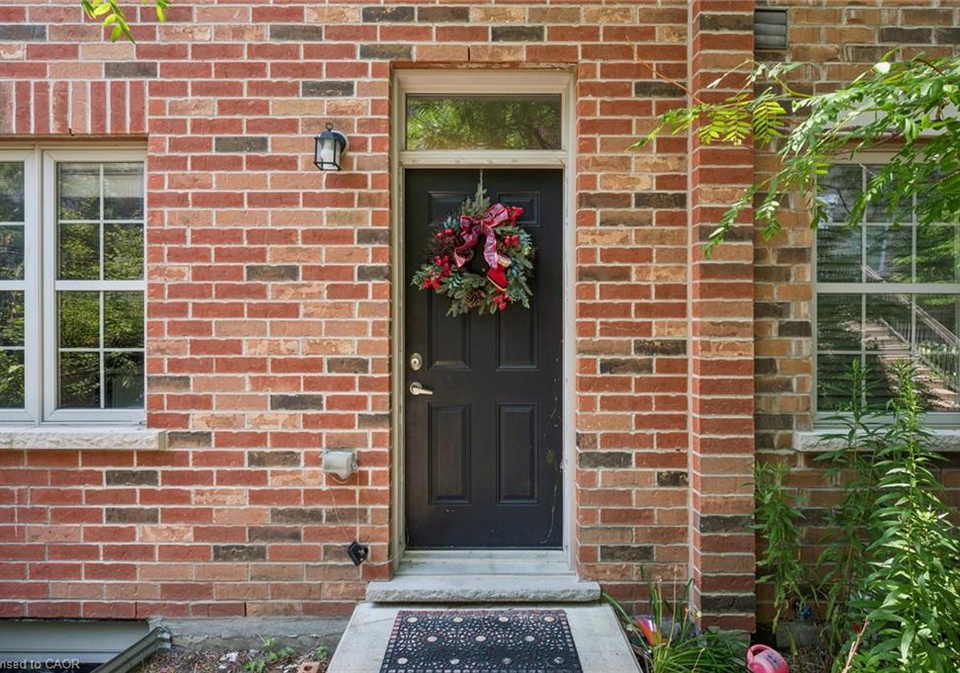 6-beatrice-lane-kitchener-ontario-40852282
