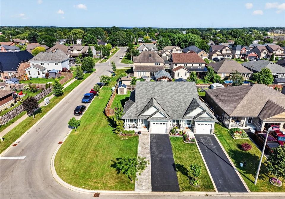 105-anastasia-boulevard-smithville-ontario-40852307