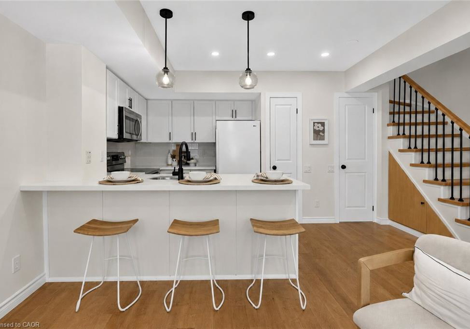 93-the-queensway-toronto-ontario-40852408