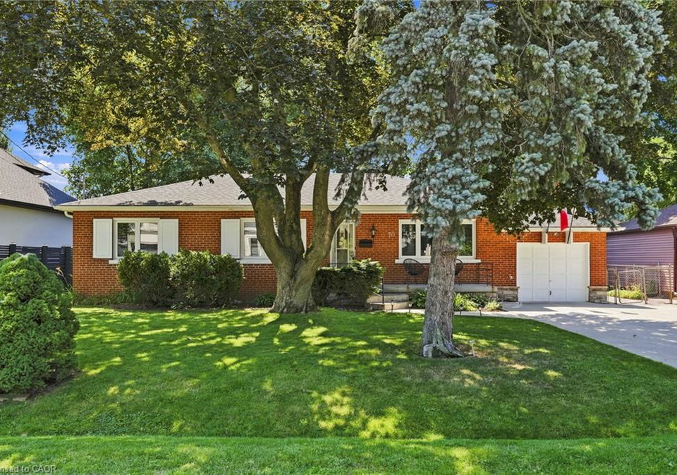 70-floresta-court-ancaster-ontario-40852702