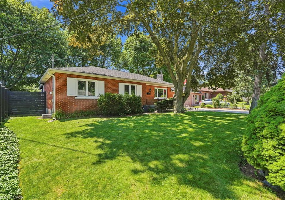 70-floresta-court-ancaster-ontario-40852702