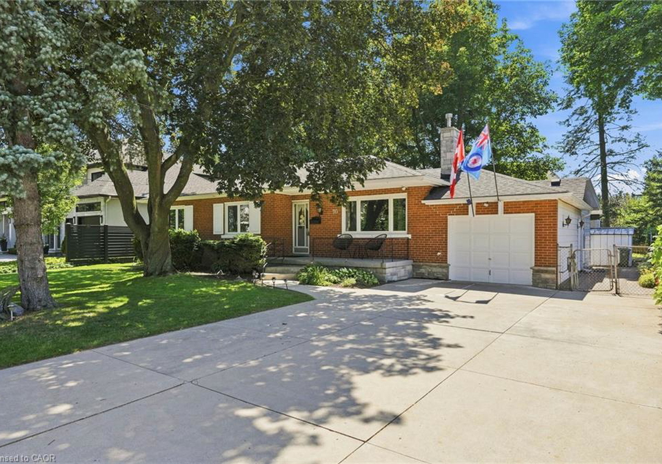 70-floresta-court-ancaster-ontario-40852702