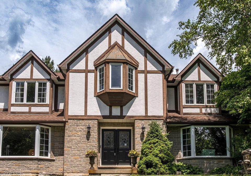 1-kusins-court-dundas-ontario-40852799
