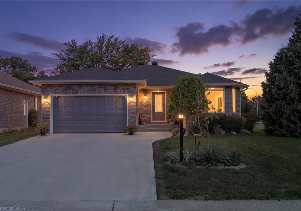 10-sunset-lane-cayuga-ontario-40852836