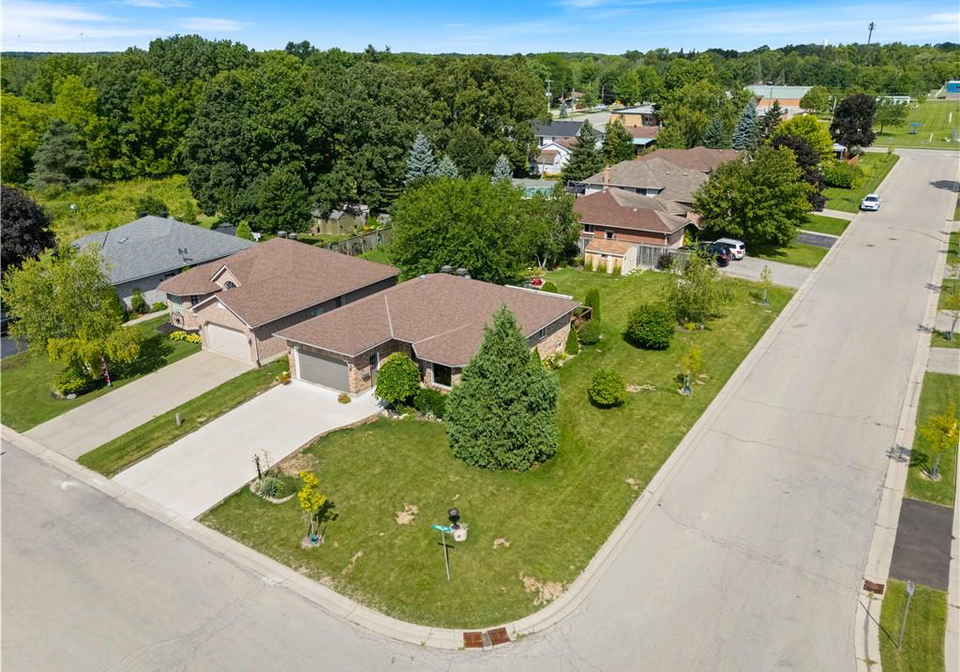 10-sunset-lane-cayuga-ontario-40852836