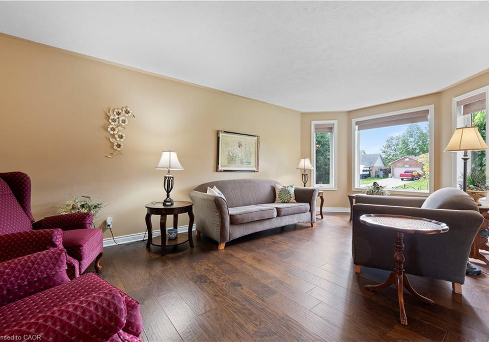 10-sunset-lane-cayuga-ontario-40852836