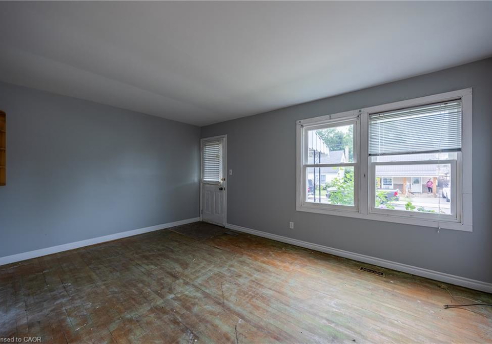 82-salisbury-avenue-brantford-ontario-40852846