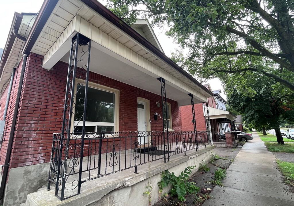 36-pearl-street-brantford-ontario-40852860