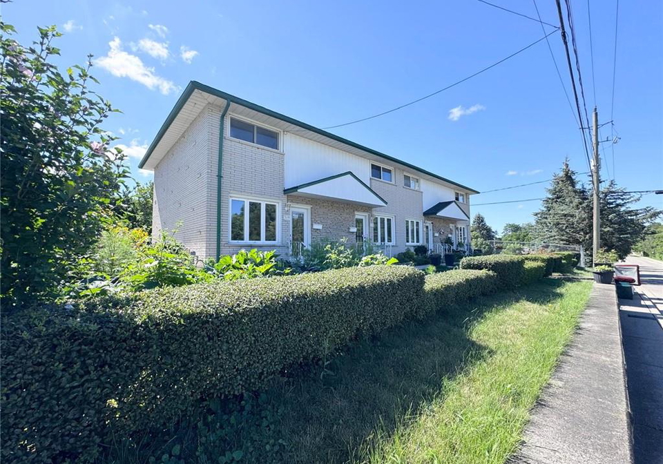 327-montrose-street-s-cambridge-ontario-40852867