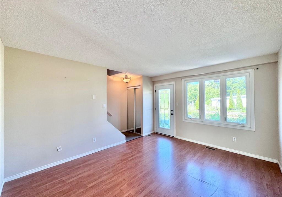 327-montrose-street-s-cambridge-ontario-40852867