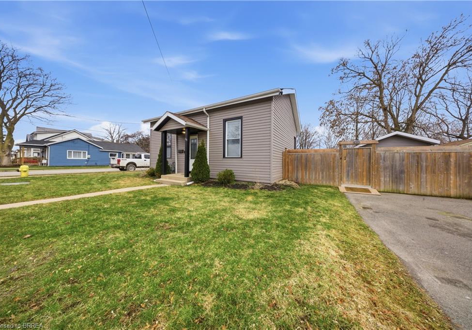 64-richardson-street-brantford-ontario-40853010