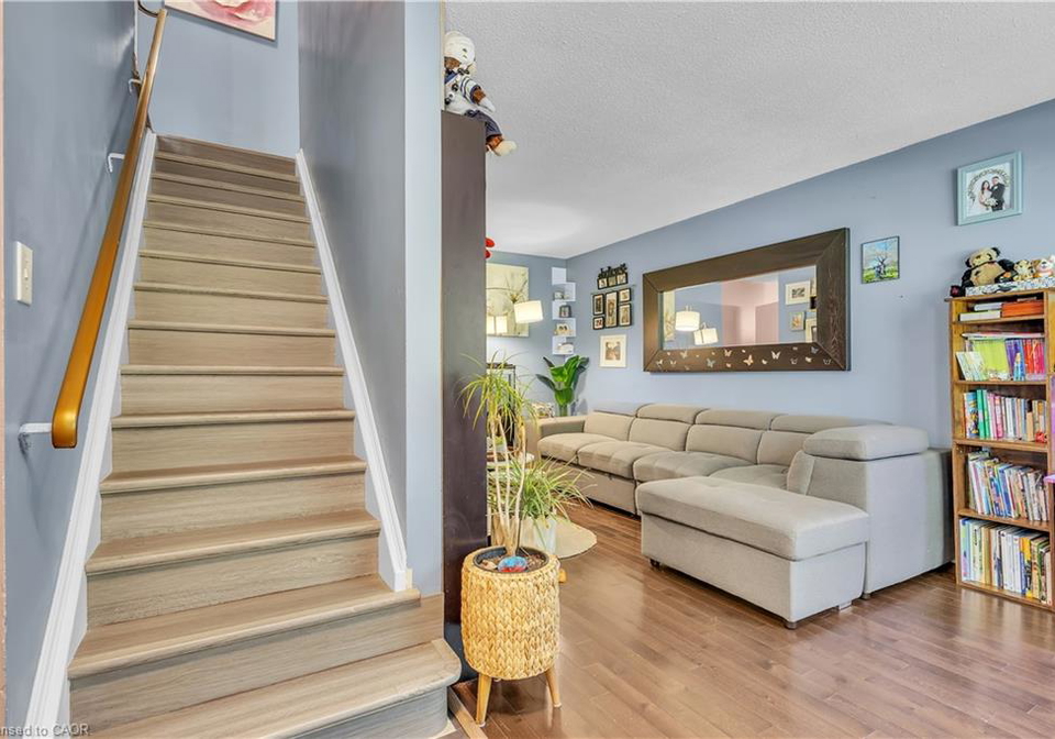375-pioneer-drive-kitchener-ontario-40853053