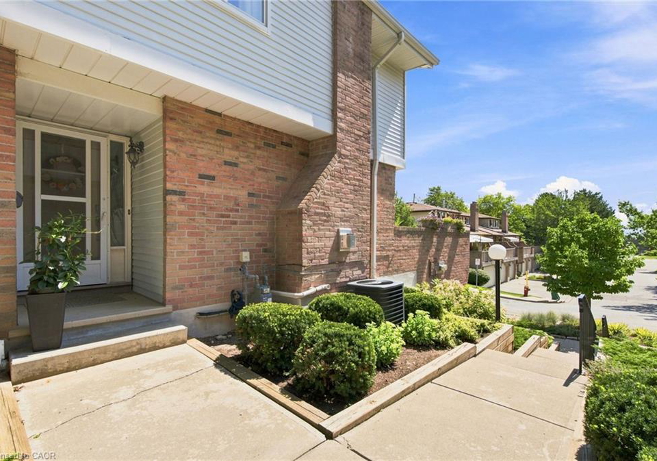 1503-upper-middle-road-burlington-ontario-40853108