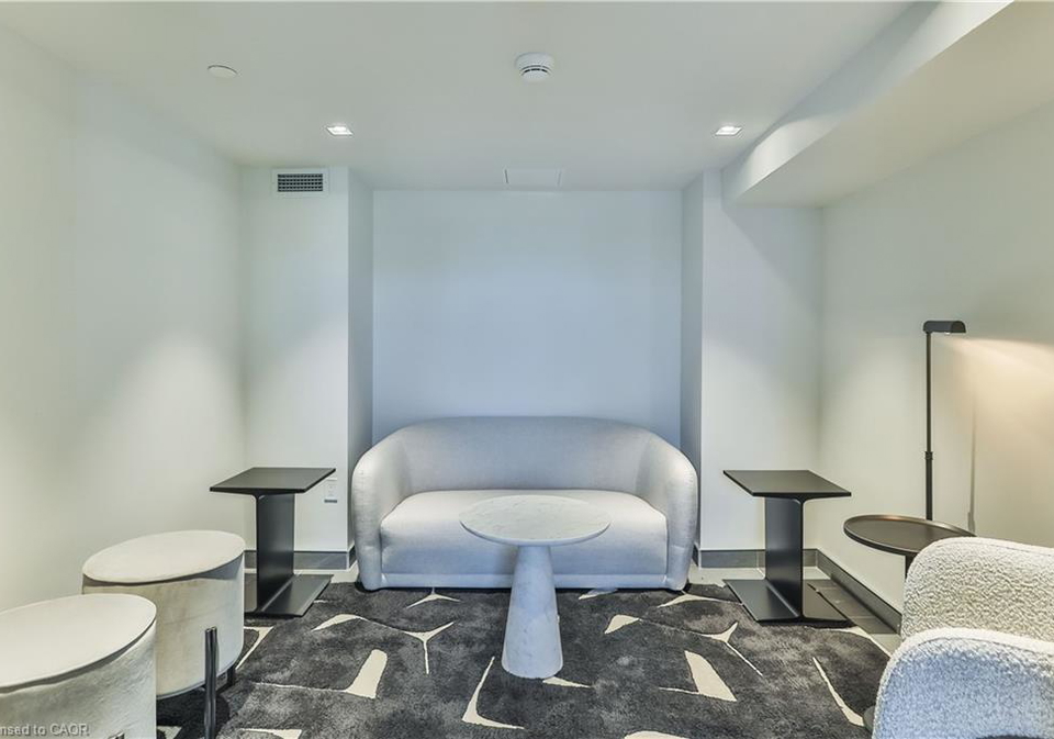 1-jarvis-street-hamilton-ontario-40853158