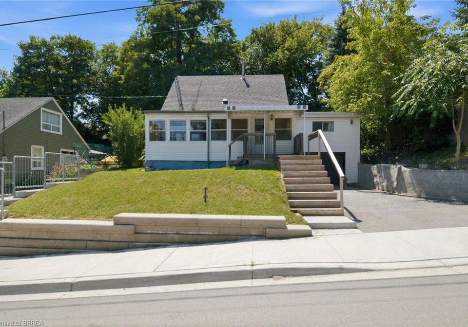 42-dundas-street-e-brantford-ontario-40853181