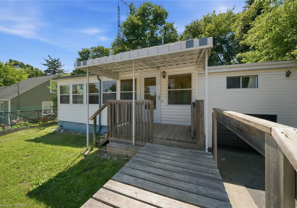 42-dundas-street-e-brantford-ontario-40853181