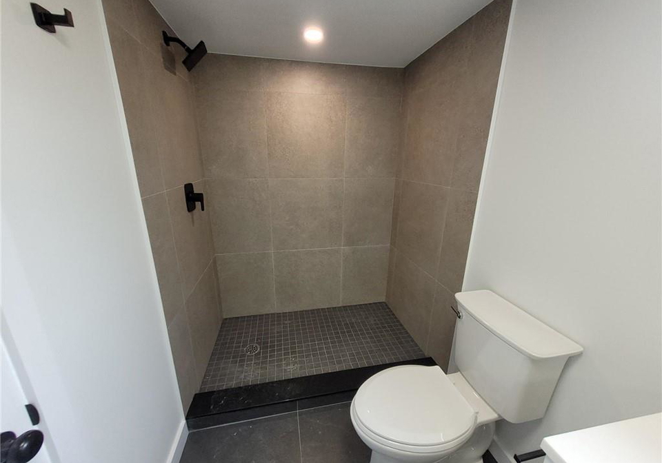132-east-31st-street-hamilton-ontario-40853200