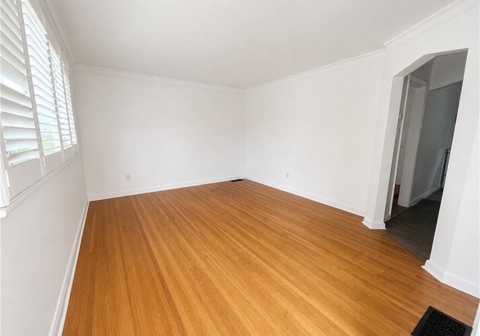 83-east-41st-street-hamilton-ontario-40853322