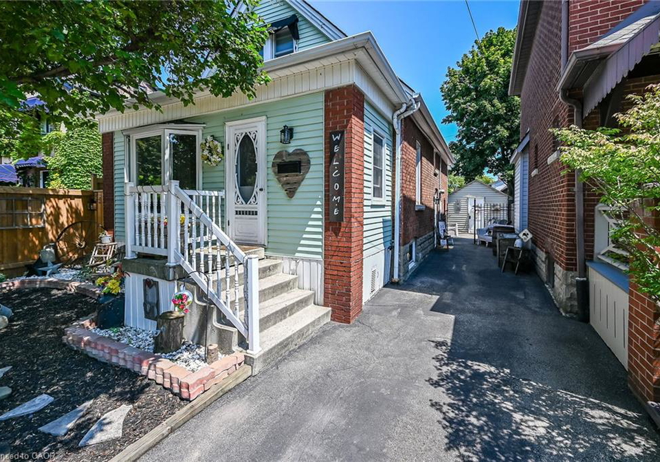 13-paisley-avenue-s-hamilton-ontario-40853430