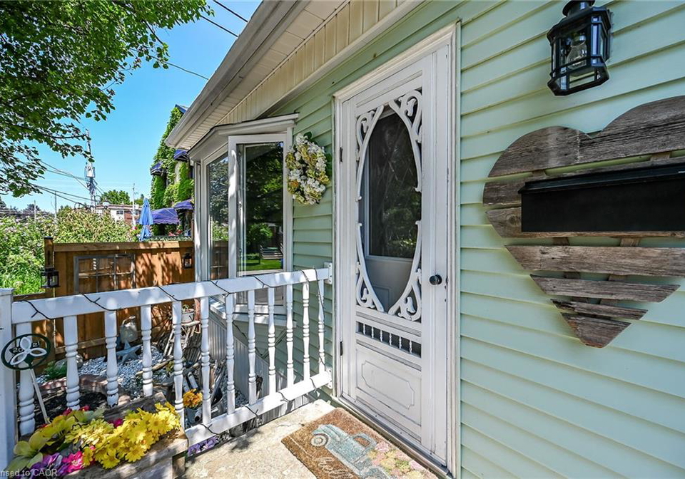 13-paisley-avenue-s-hamilton-ontario-40853430