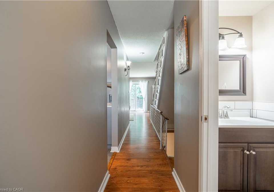 54-kinross-street-caledonia-ontario-40853757