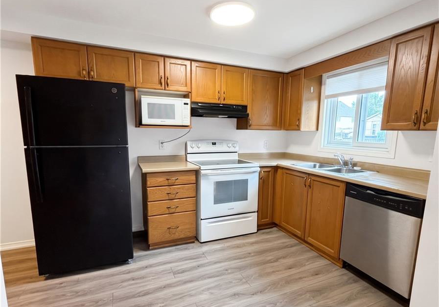 300-activa-avenue-kitchener-ontario-40853763