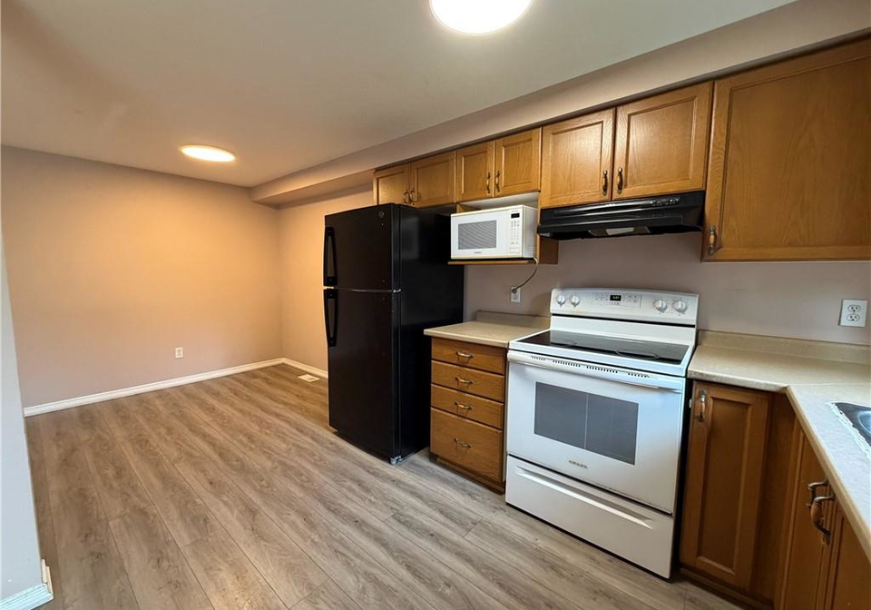 300-activa-avenue-kitchener-ontario-40853763