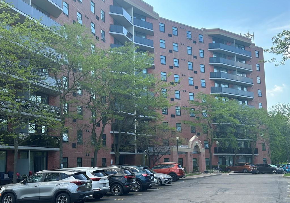 9-bonheur-court-brantford-ontario-40853780