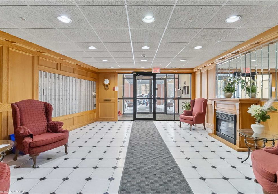9-bonheur-court-brantford-ontario-40853780