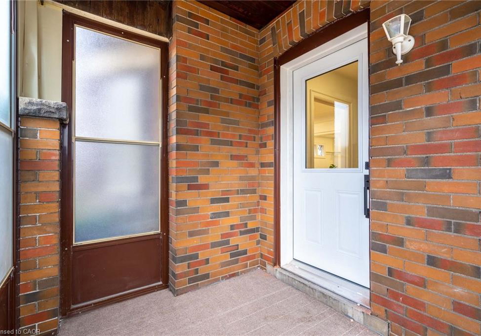 40-delaware-avenue-hamilton-ontario-40853829