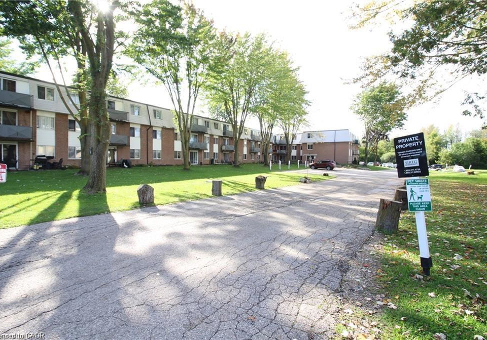 633-barber-avenue-n-listowel-ontario-40853832