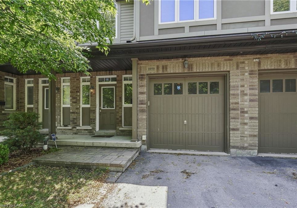 1050-ryckman-common-burlington-ontario-40853856
