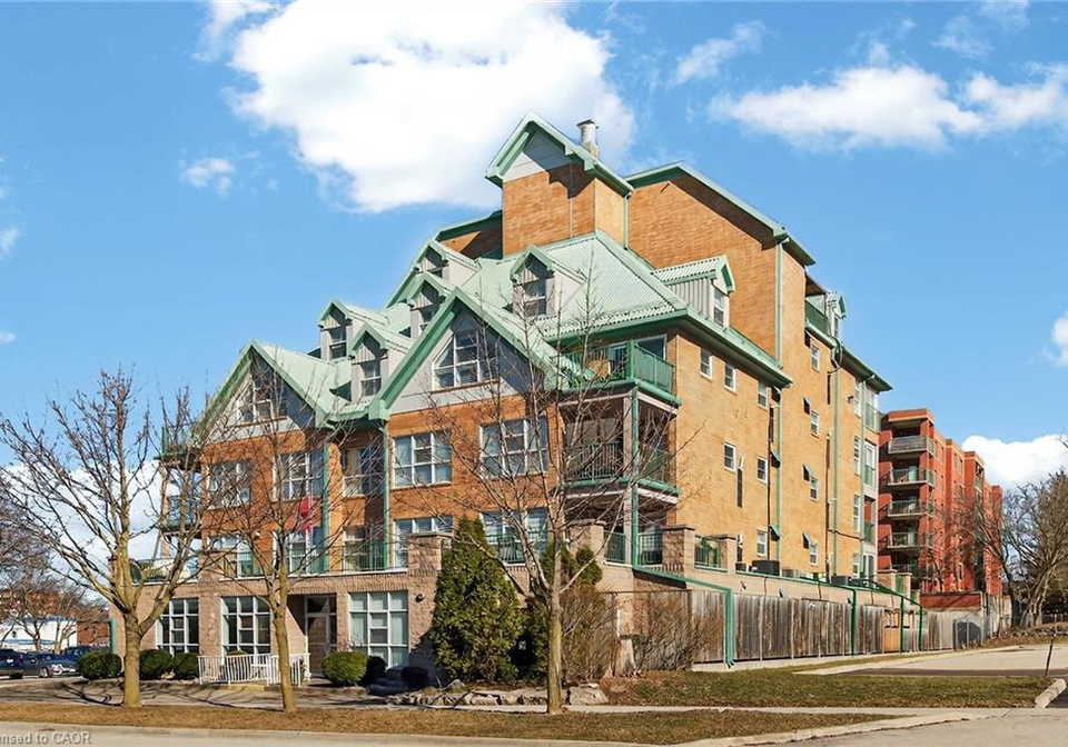 19-lake-avenue-s-stoney-creek-ontario-40853872