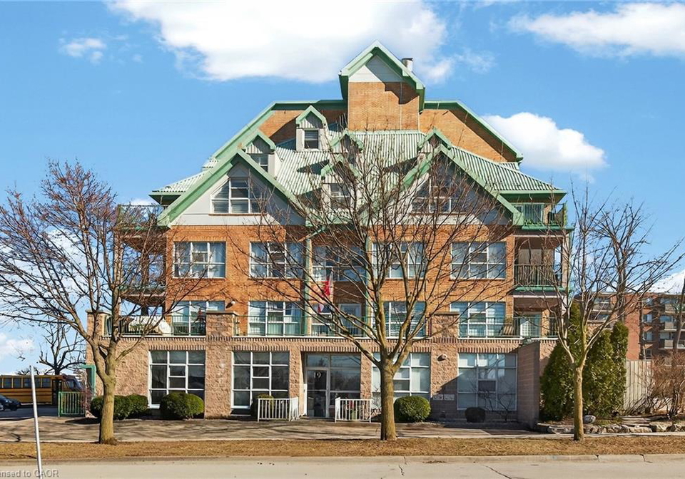19-lake-avenue-s-stoney-creek-ontario-40853872