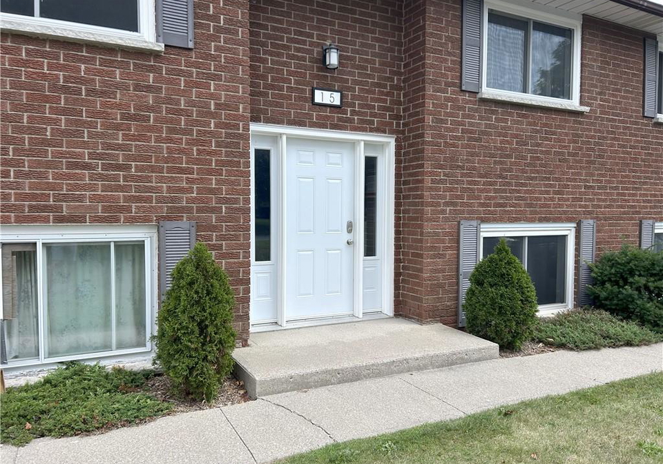 15-montclair-crescent-simcoe-ontario-40853895