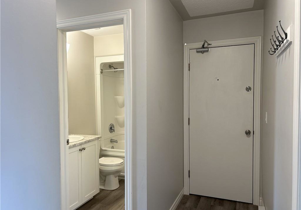 15-montclair-crescent-simcoe-ontario-40853895