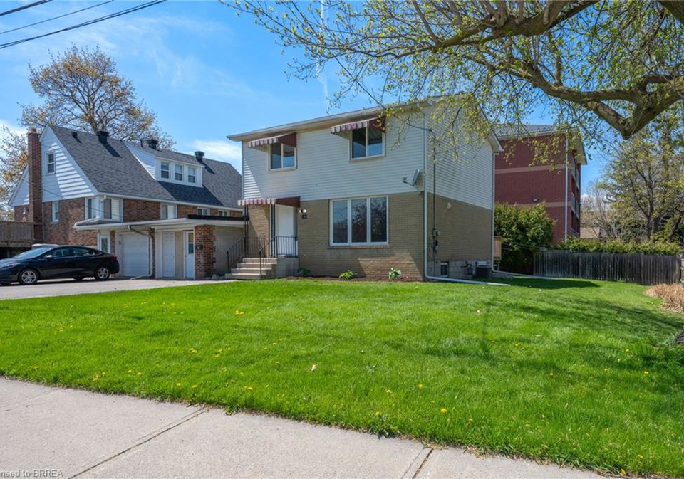 82-maple-avenue-georgetown-ontario-40853947