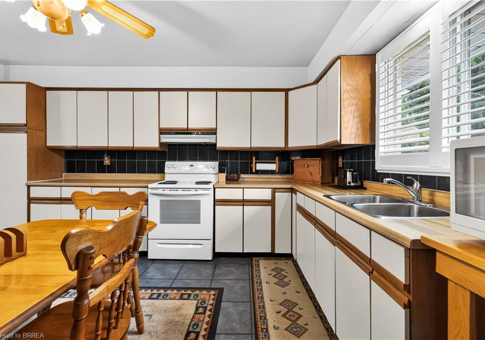 8-avondale-crescent-brantford-ontario-40854004