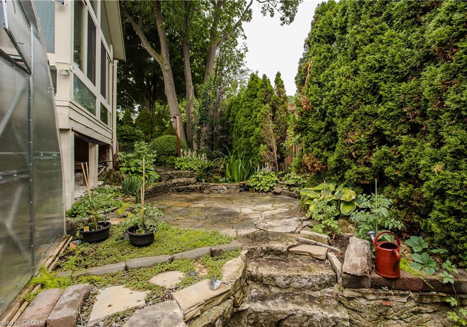 54-waterwheel-crescent-waterdown-ontario-40854143