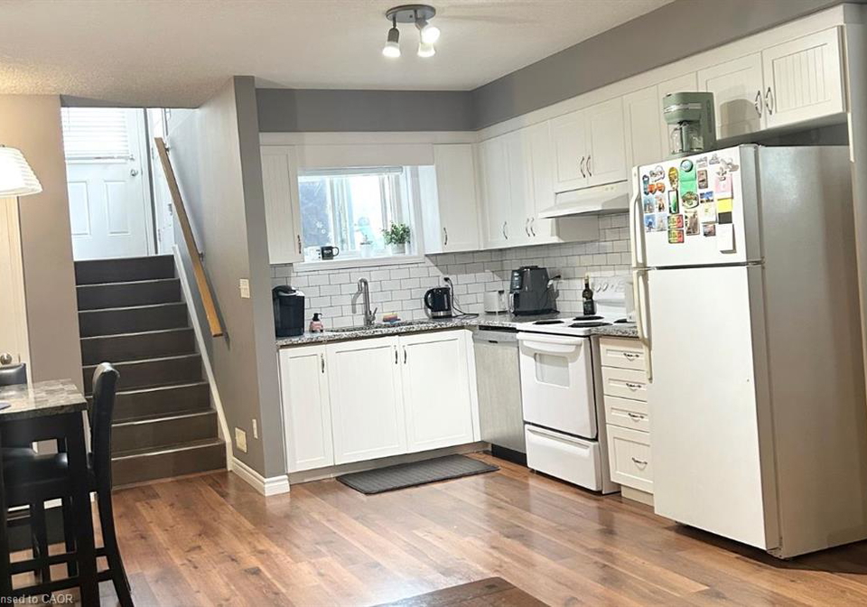 240-westmeadow-drive-kitchener-ontario-40854172