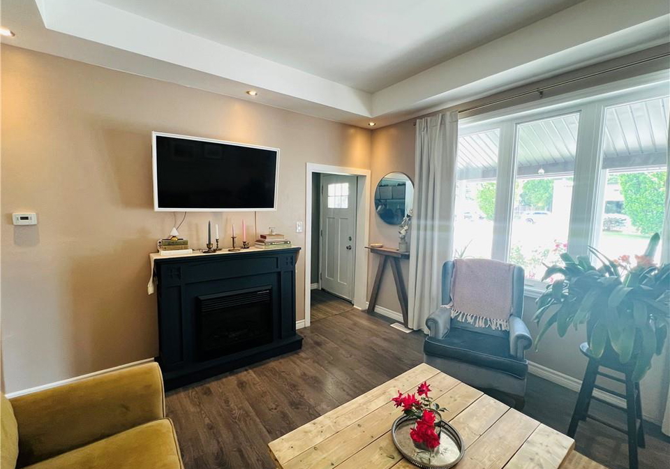 25-huron-street-woodstock-ontario-40854210