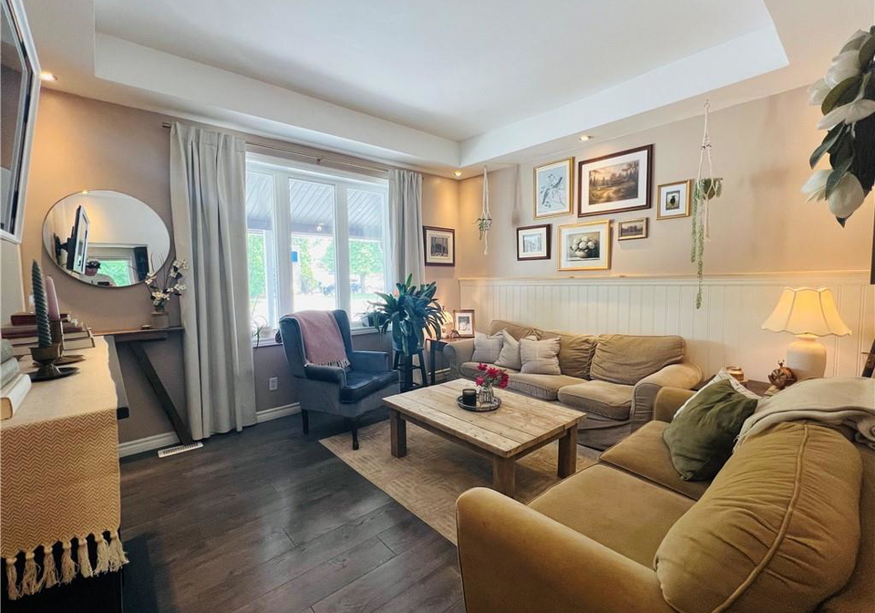 25-huron-street-woodstock-ontario-40854210