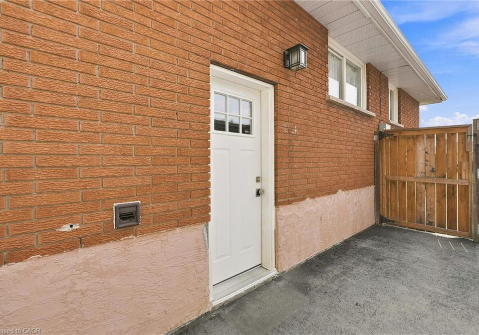 28-leduc-street-hamilton-ontario-40854251